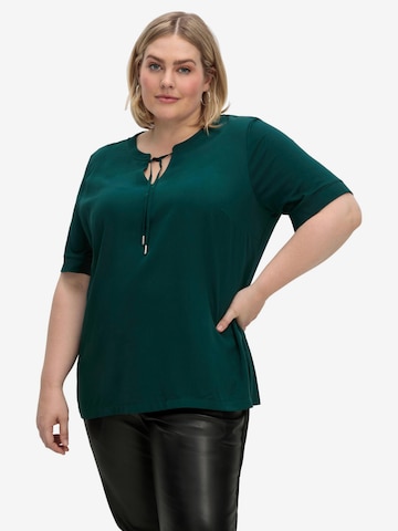 SHEEGO - Camisa em verde: frente