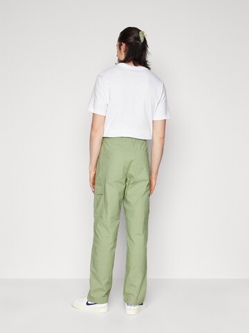 Nike Sportswear Loosefit Gargohousut 'CLUB' värissä vihreä