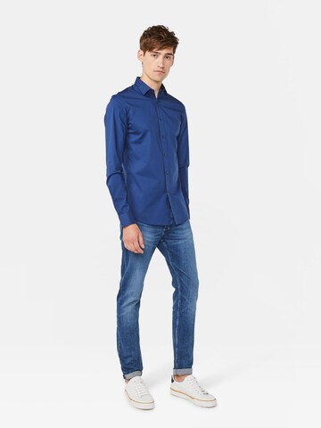 WE Fashion - Slim Fit Camisa em azul