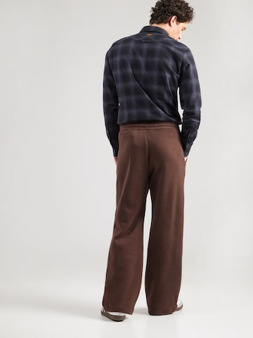 HOLLISTER Широка кройка Панталон в кафяво