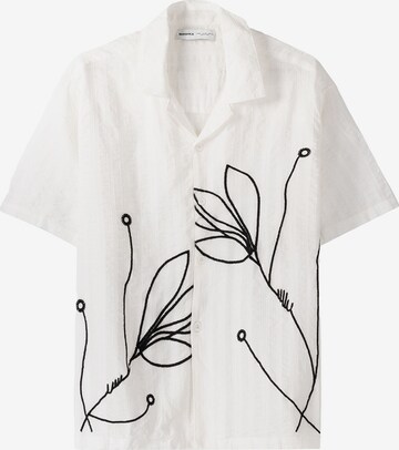 Regular fit Camicia di Bershka in bianco: frontale