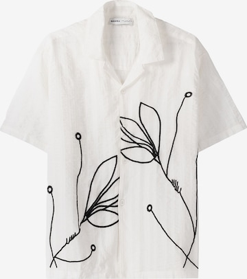 Coupe regular Chemise Bershka en blanc : devant