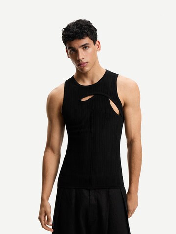 T-Shirt Bershka en noir : devant