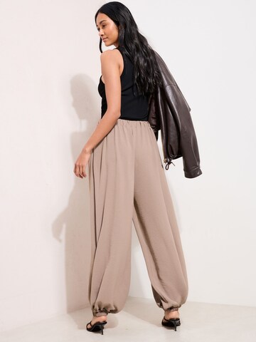 Loosefit Pantalon Friends Like These en marron