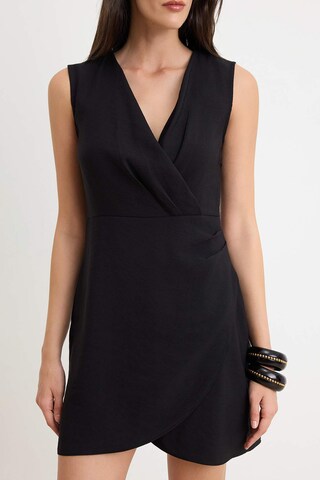 Trendyol Платье 'TWOSS26EL00297' в Черный