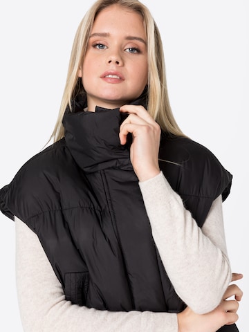 s.Oliver Bodywarmer in Zwart