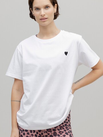 Hey Honey Oversized Shirt 'Hearts' in White: front