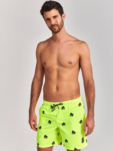 Shorts de bain Shiwi en jaune : devant