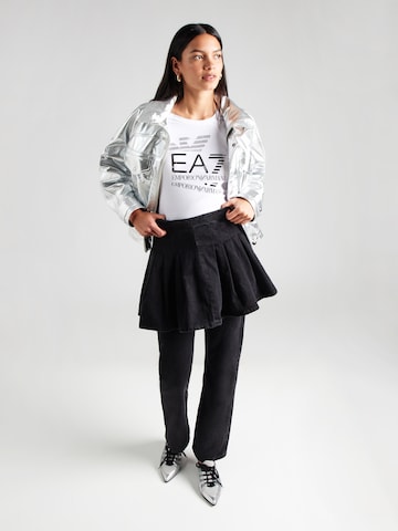 Tricou de la EA7 Emporio Armani pe alb