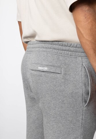 SNOCKS Tapered Trousers in Grey