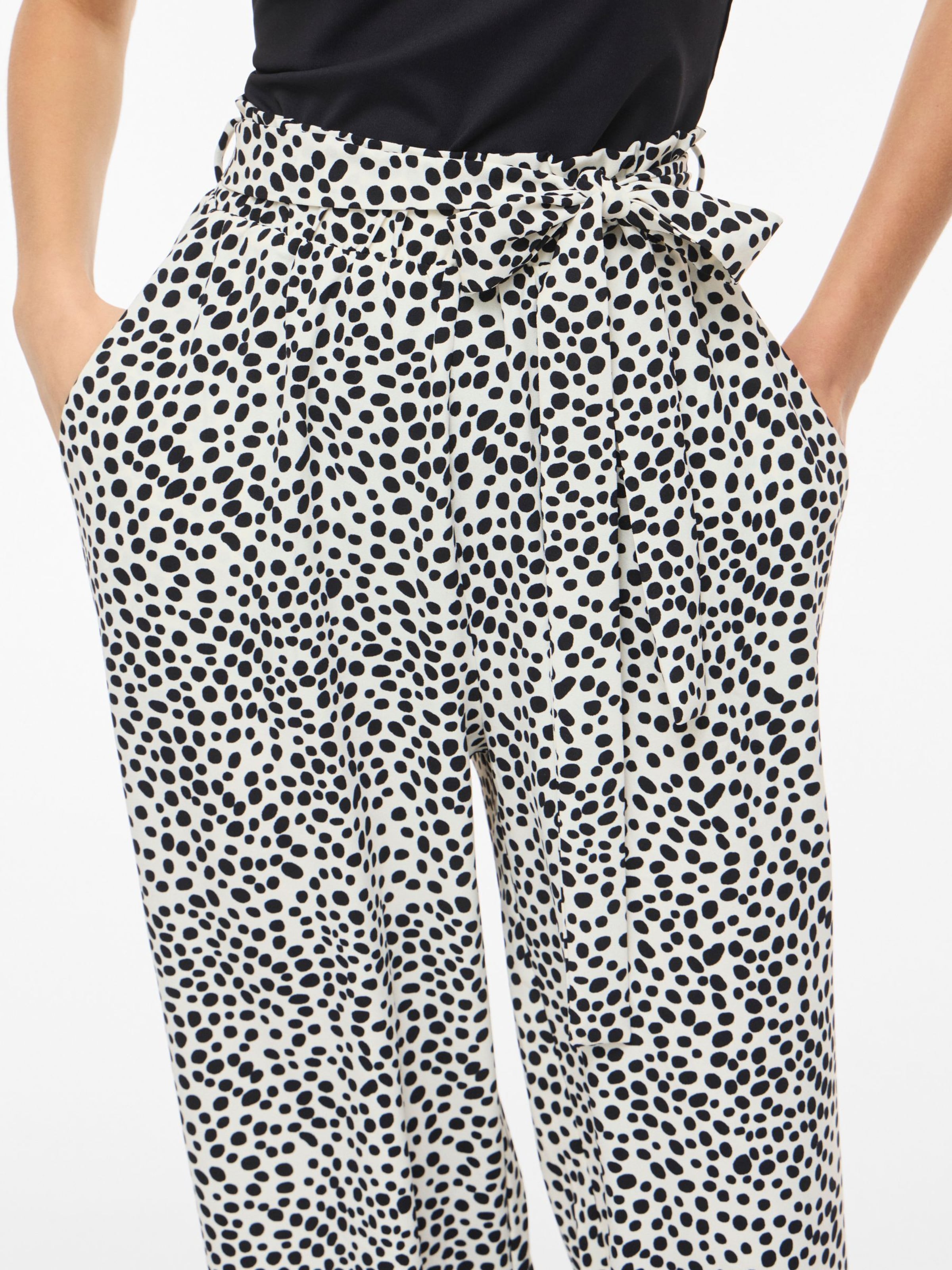 VILA Loose fit Trousers in Black