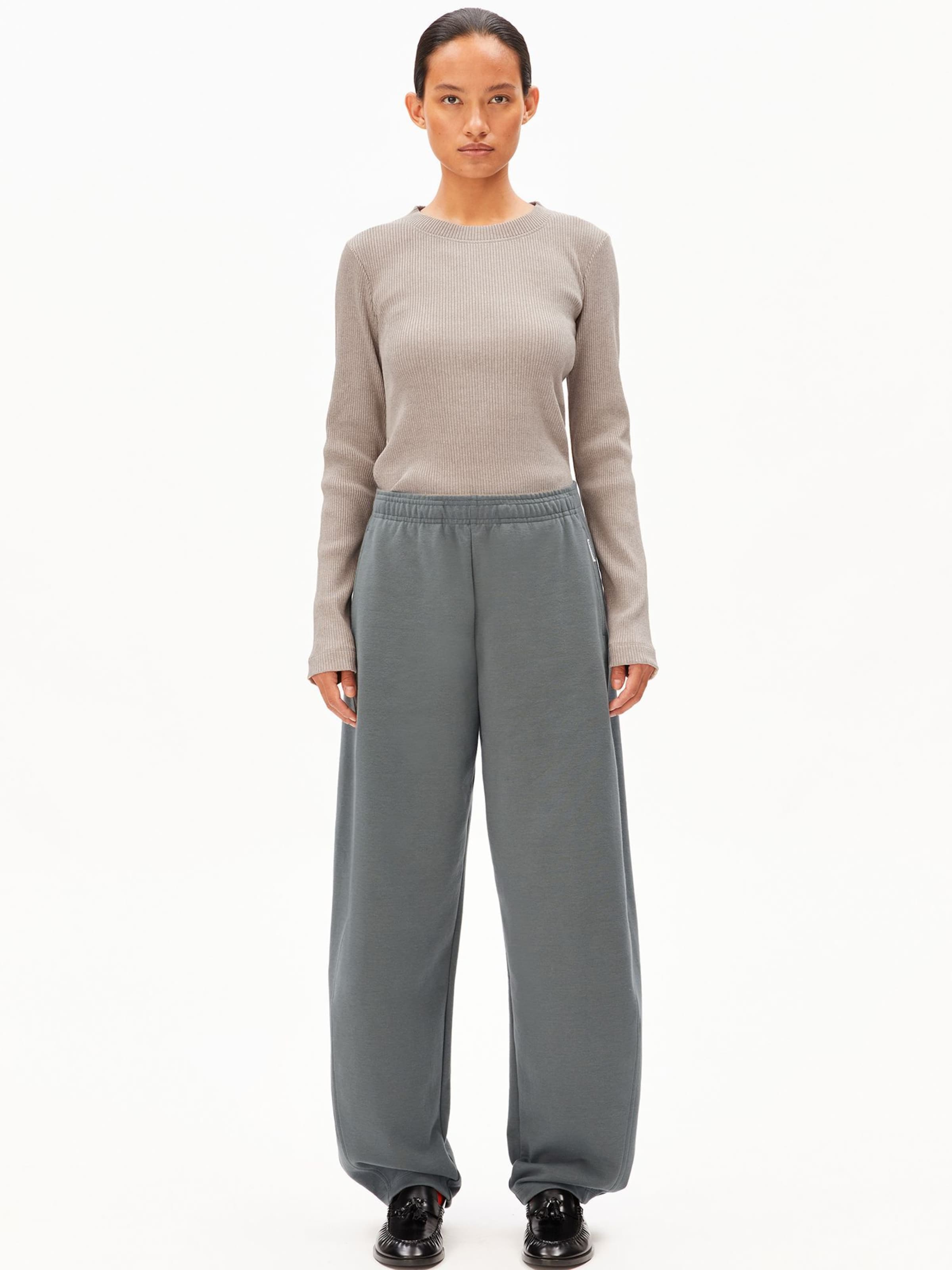 ARMEDANGELS Loosefit Broek in Grijs: voorkant