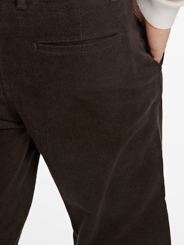 Coupe slim Pantalon chino Lindbergh en marron