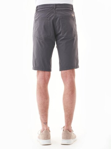 Organication Regular Shorts in Grau