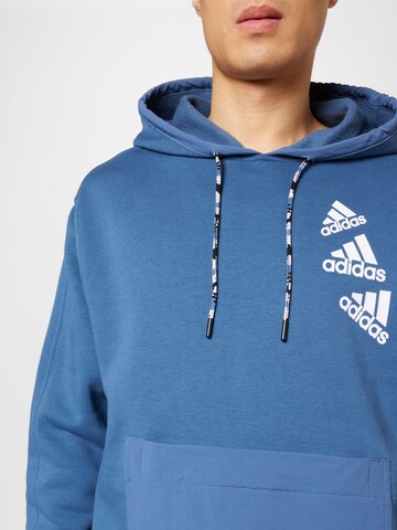 ADIDAS SPORTSWEAR Sportsweatshirt 'Essentials Brandlove Fleece' in Blau