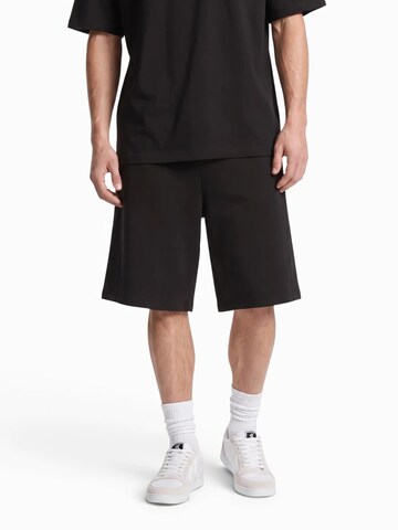 Baggy Pantaloni 'SCUBA' de la Bershka pe negru: față