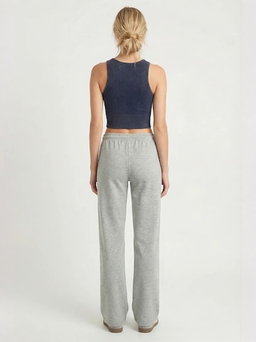 Wide leg Pantaloni sportivi di Happiness İstanbul in grigio