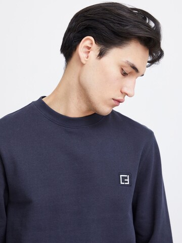 Casual Friday - Sweatshirt 'Sebastian' em azul