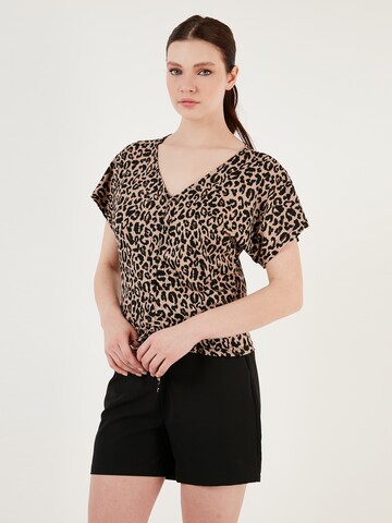 LELA Shirt in Bruin: voorkant