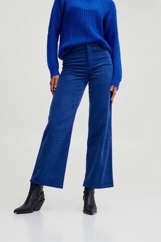 b.young Wide leg Chino 'Danna' in Blauw: voorkant