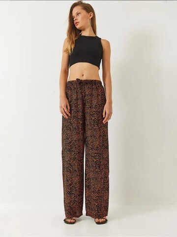 Bianco Lucci - Perna larga Calças em preto