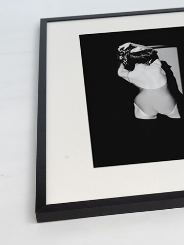 Liv Corday Bild in Schwarz