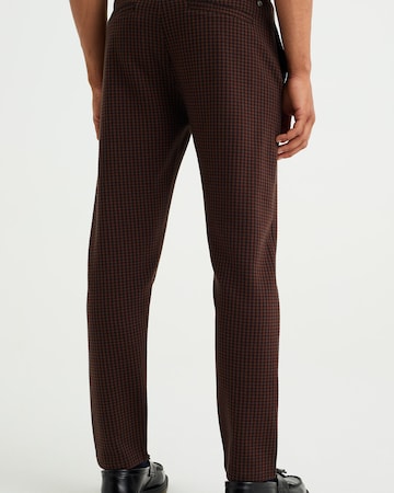 WE Fashion Regular Trousers in Brown