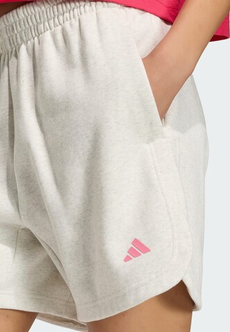 Loosefit Pantalon de sport 'Studio' ADIDAS SPORTSWEAR en blanc