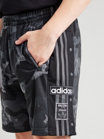 ADIDAS ORIGINALS Regular Shorts in Schwarz