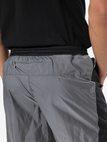 Regular Pantalon de sport PUMA en gris