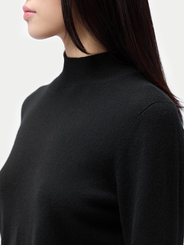 GOBI Cashmere - Jersey 'Women's Essential Cashmere Mock Neck Sweater' en negro