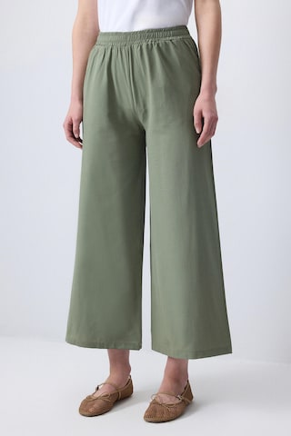 Touche Prive Wide leg Broek in Groen: voorkant