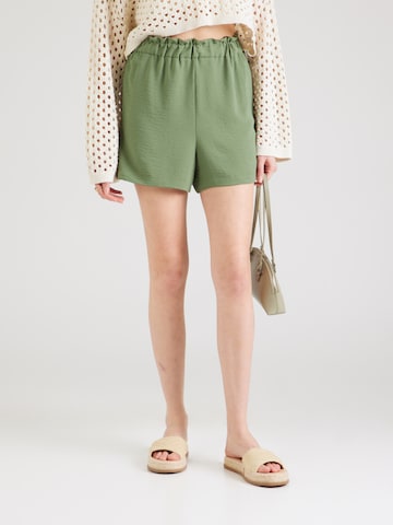 ABOUT YOU Regular Shorts  'Janine' in Grün: Vorderseite