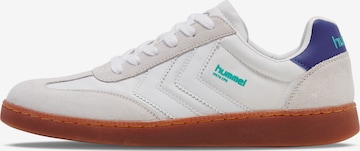 Hummel Sneakers in White: front