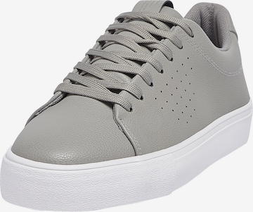 Pull&Bear Sneakers in Grey: front