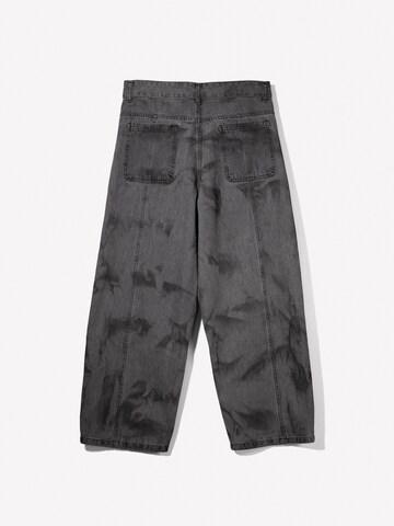 Bershka Wide Leg Jeans i grå