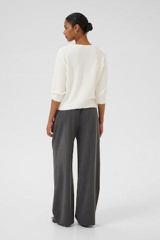 Pull-over 'Betty' Kaffe en blanc