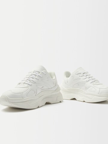 Bershka Sneakers in White