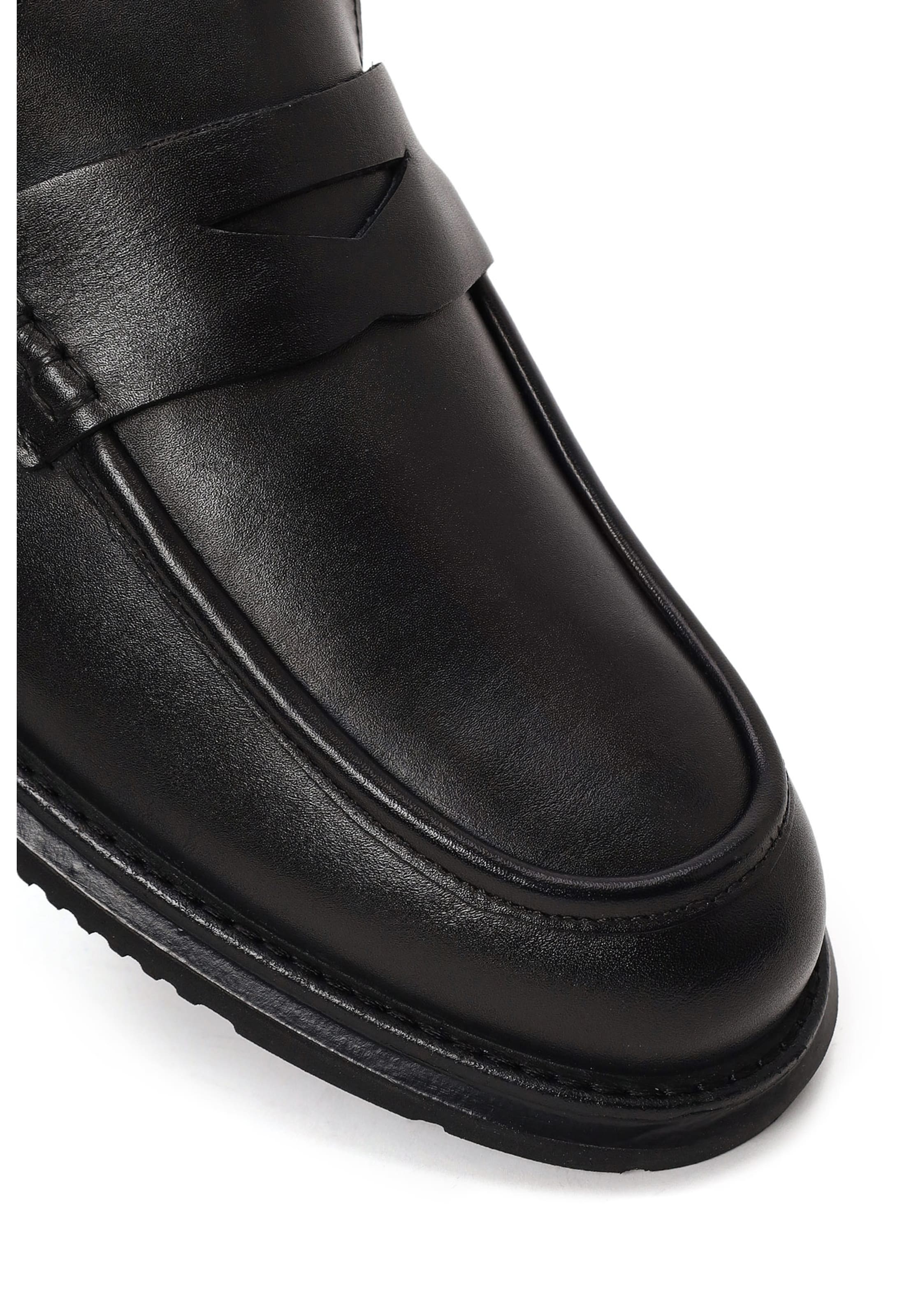 Derimod Classic Flats in Black