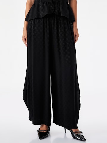 Koton Wide leg Trousers in Black: front
