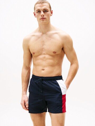 Shorts de bain TOMMY HILFIGER en bleu : devant
