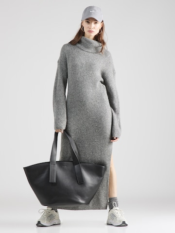 Abercrombie & Fitch Úpletové šaty – šedá