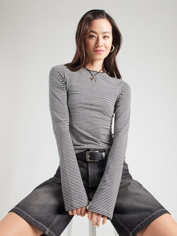 WEEKDAY T-shirt i svart: framsida