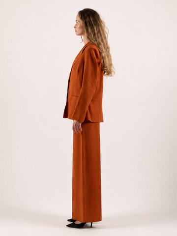 Tailleur di Amarilde in arancione