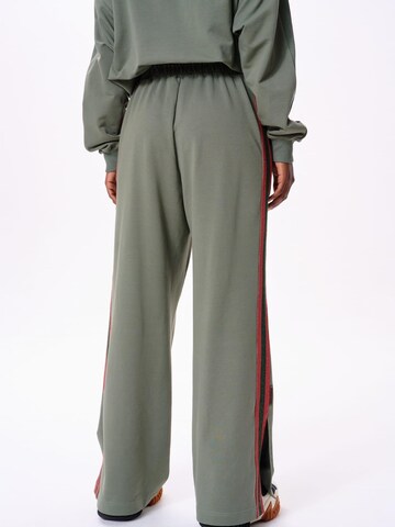 Blue Shadow Wide leg Pants in Green