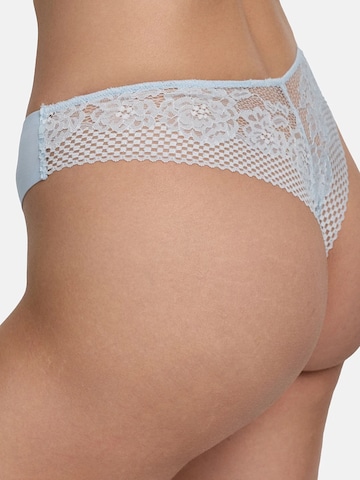 String 'Tanga mit Spitze' di cfab in blu
