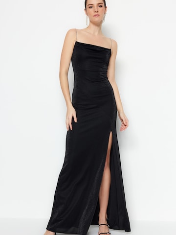 Trendyol - Vestido en negro: frente