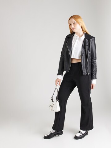 Evazați Pantaloni de la Vero Moda Curve pe negru