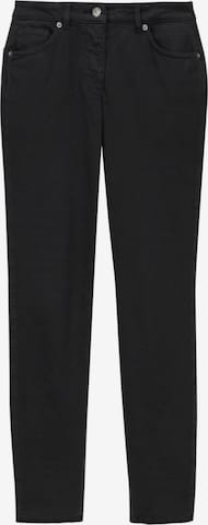 Jean MADELEINE en noir : devant