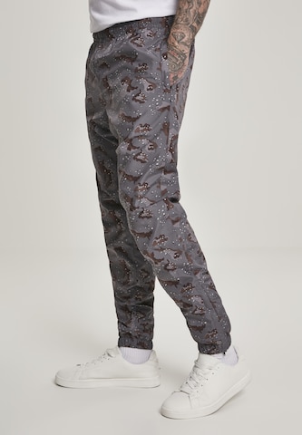 Urban Classics Дънки Tapered Leg Панталон в сиво